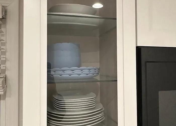 Apartment 2br Gem: Modern Comfort & Style