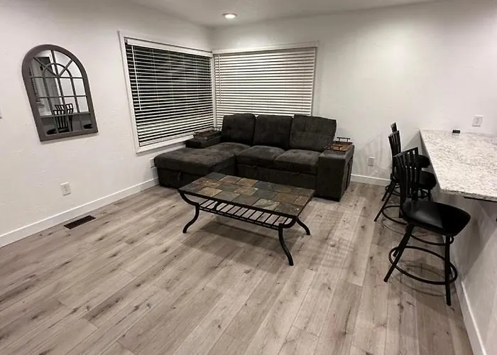 2br Gem: Modern Comfort & Style *