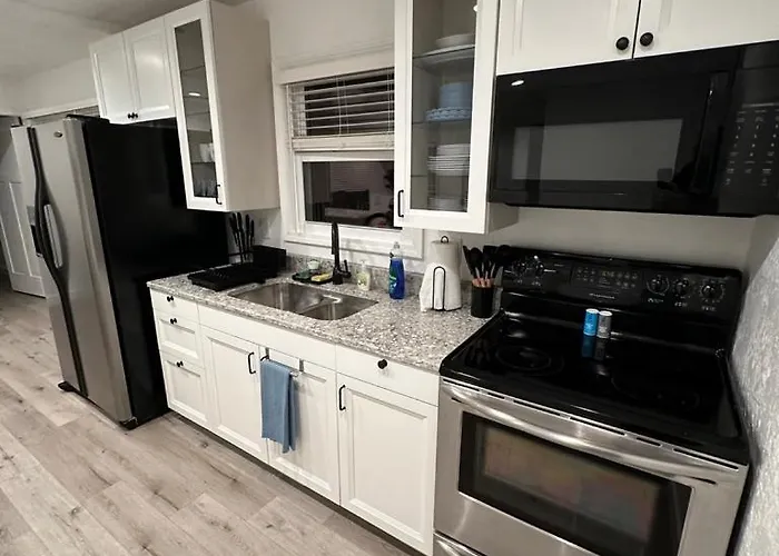 Apartment 2br Gem: Modern Comfort & Style Cheyenne