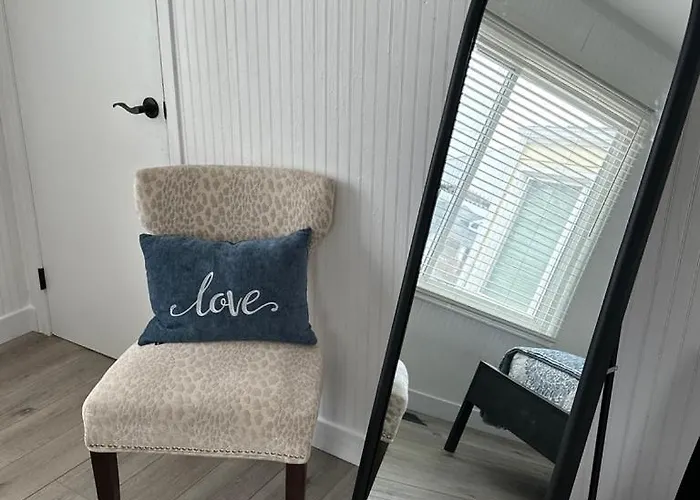 Apartment 2br Gem: Modern Comfort & Style Cheyenne