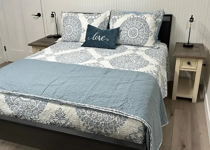 2br Gem: Modern Comfort & Style Apartment